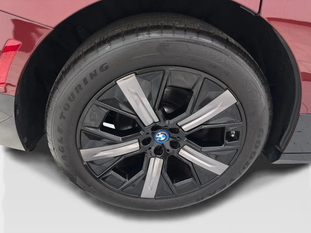 Used 2024 Red BMW xDrive50 image 82