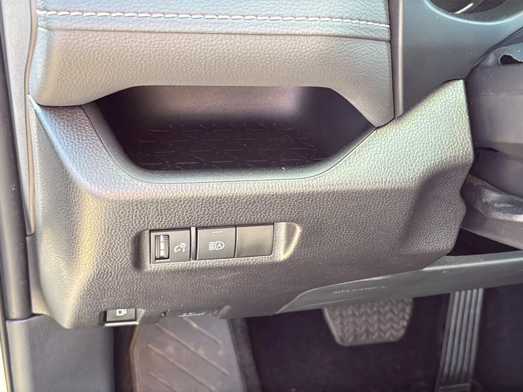 Used 2025 White Toyota XLE image 28