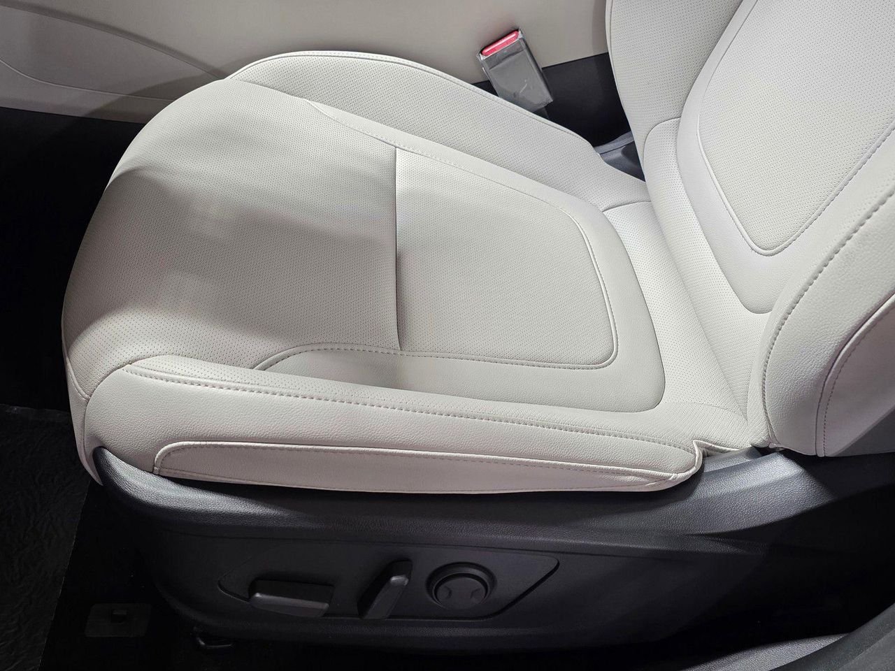 New 2026 Ecotronic Gray Hyundai SEL Plus FWD image 23