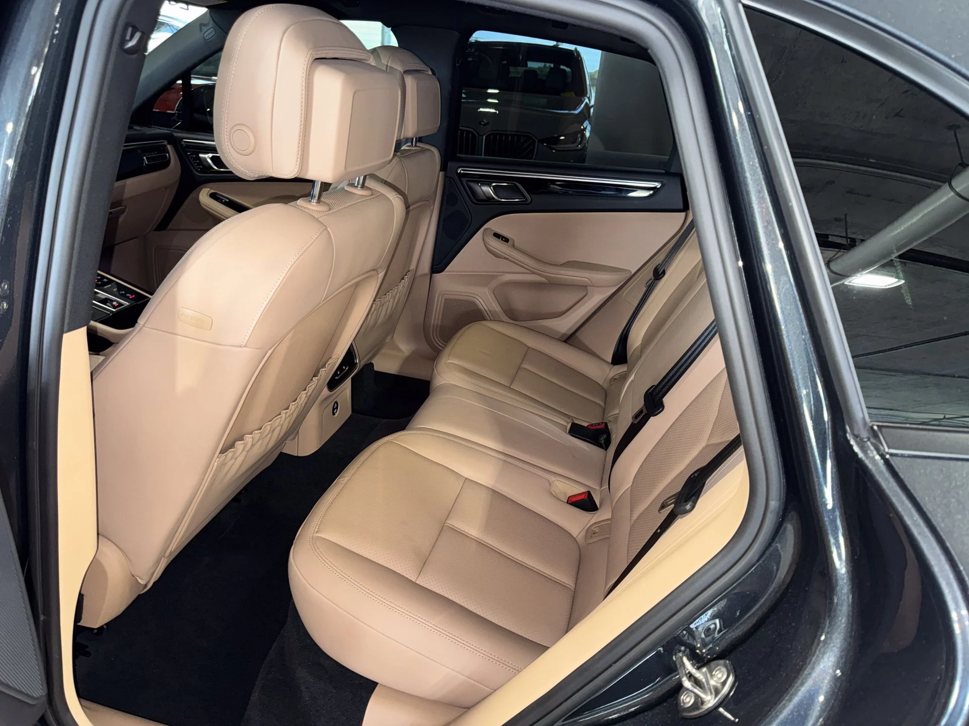 Used 2025  Porsche T image 15
