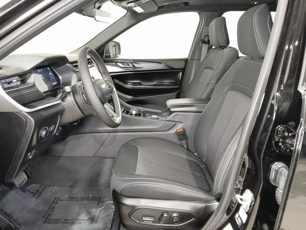 Used 2025 Black Jeep Laredo image 10