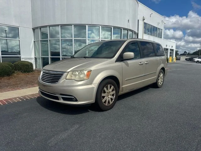 Used 2013 Beige Chrysler Touring image 2