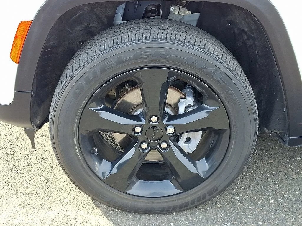 Used 2023 White Jeep Altitude 4x4 image 62