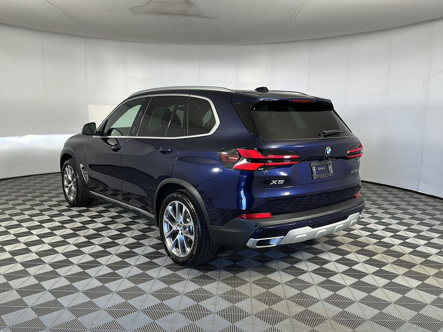 New 2026 Tanzanite Blue II Metallic BMW xDrive40i image 26