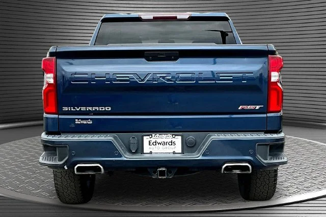 Used 2022 Blue Chevrolet RST image 5