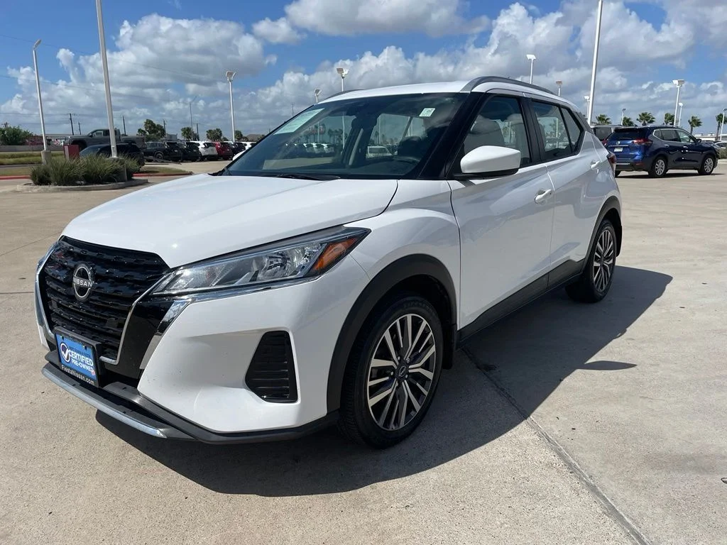 Used 2024 White Nissan SV image 3