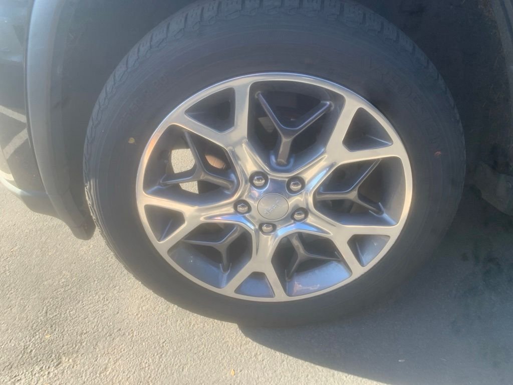 Used 2020 Diamond Black Crystal Pearlcoat Jeep Limited image 6