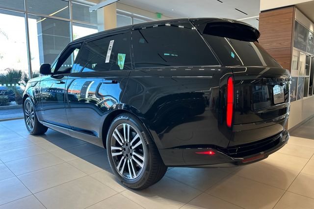 New 2026 Santorini Black Land Rover SE image 3