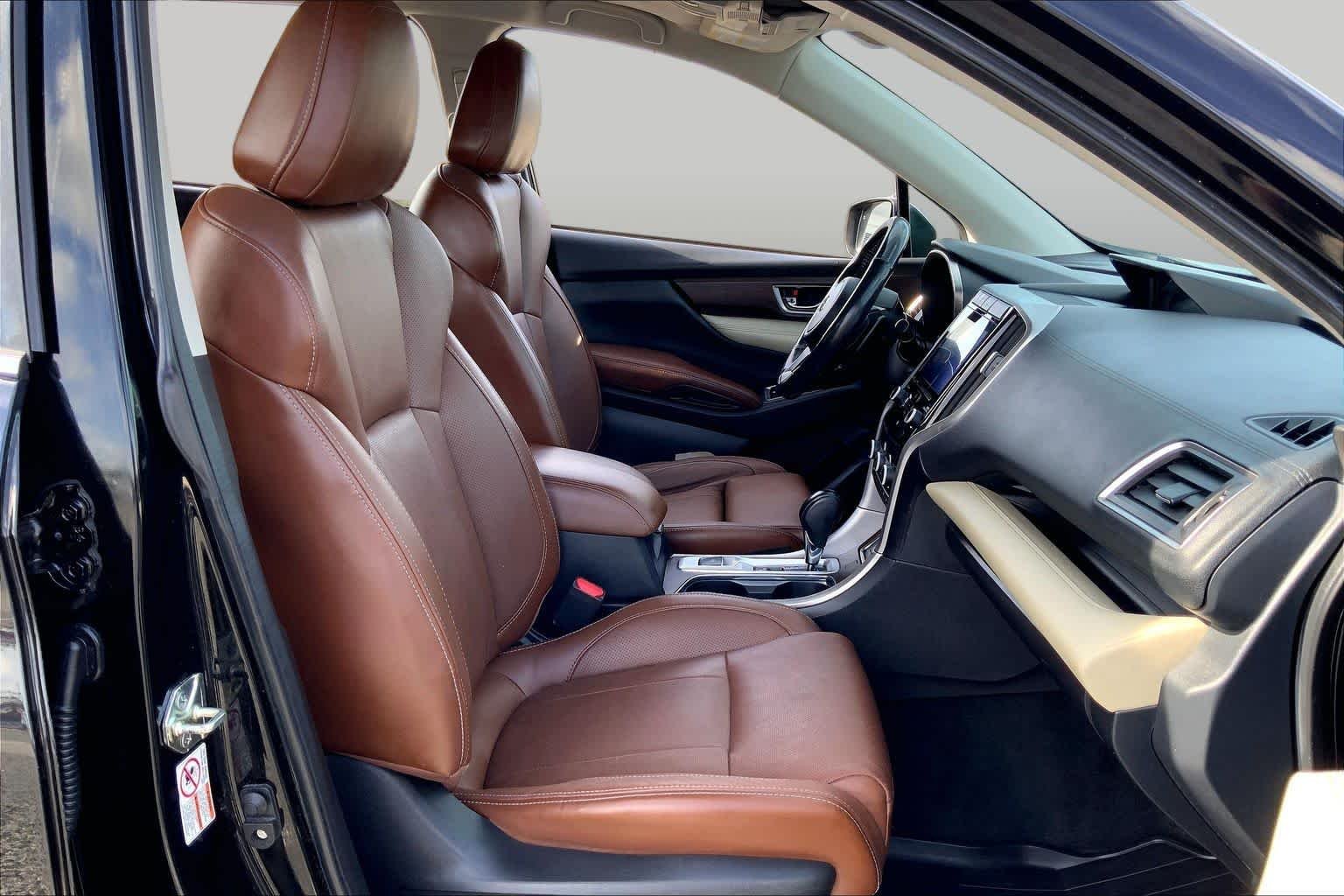 Used 2019 Crystal Black Silica Subaru Touring image 9