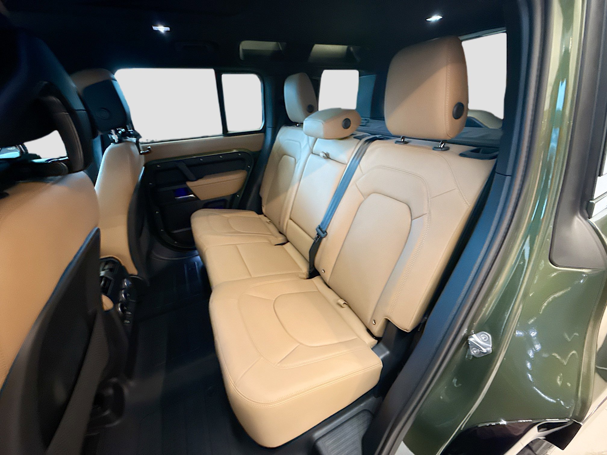 New 2026 Woolstone Green Land Rover X-Dynamic SE image 21