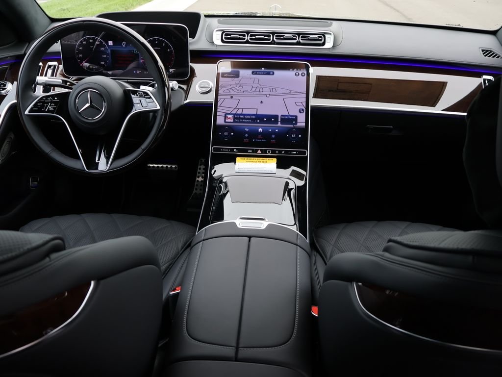 New 2026 MANUFAKTUR Graphite Metallic Mercedes-Benz S 580 image 18
