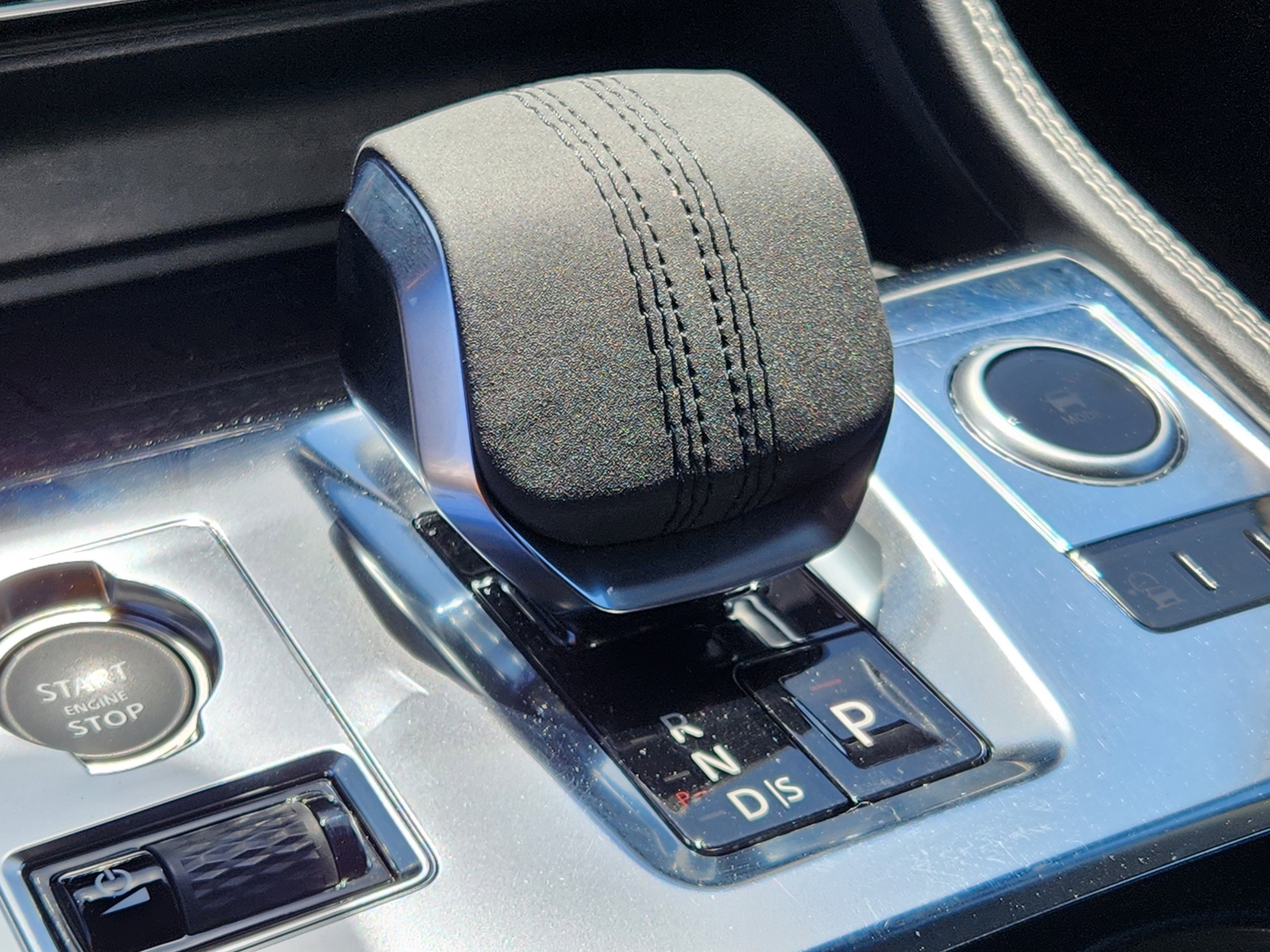 2024 Jaguar F-PACE R-Dynamic S - Photo 23
