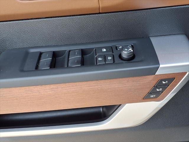 Certified Used 2025 WIND CHILL PEARL Toyota  image 24