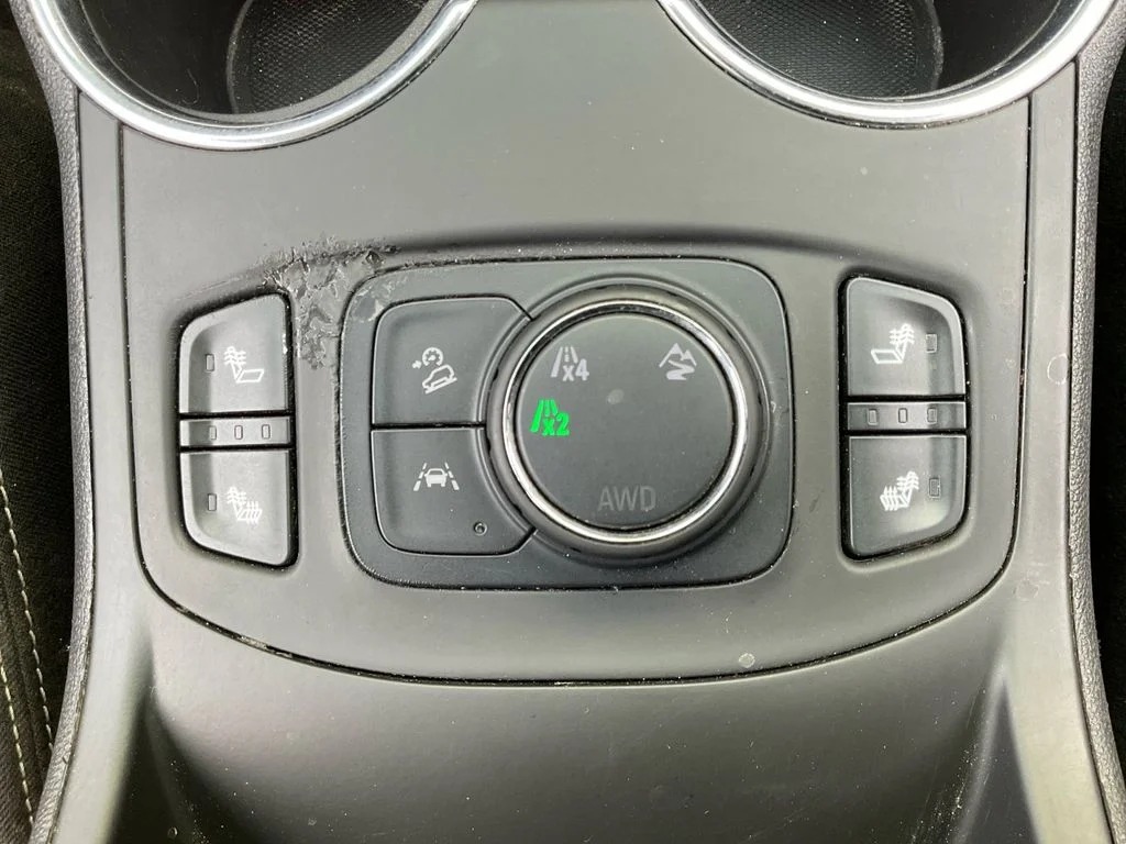 Used 2023 White GMC SLE image 24