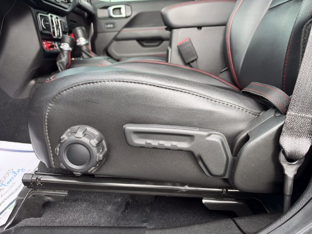 Used 2023 Gray Jeep Rubicon image 9