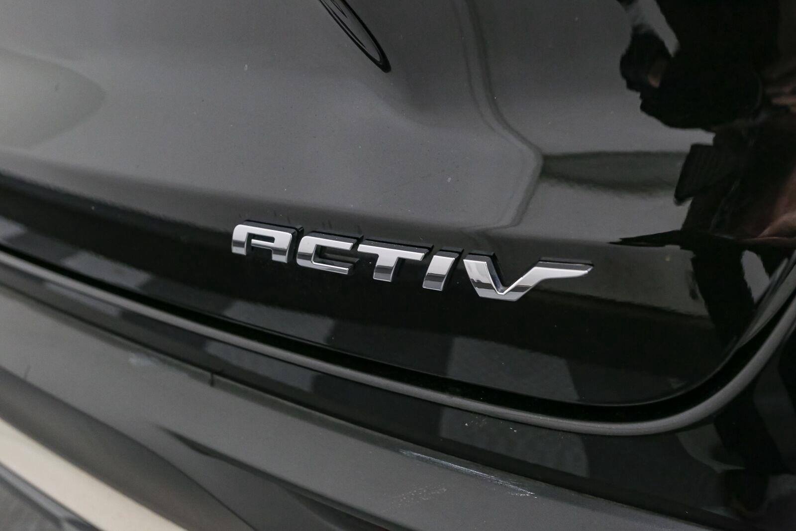 Used 2025 Mosaic Black Metallic Chevrolet ACTIV image 11