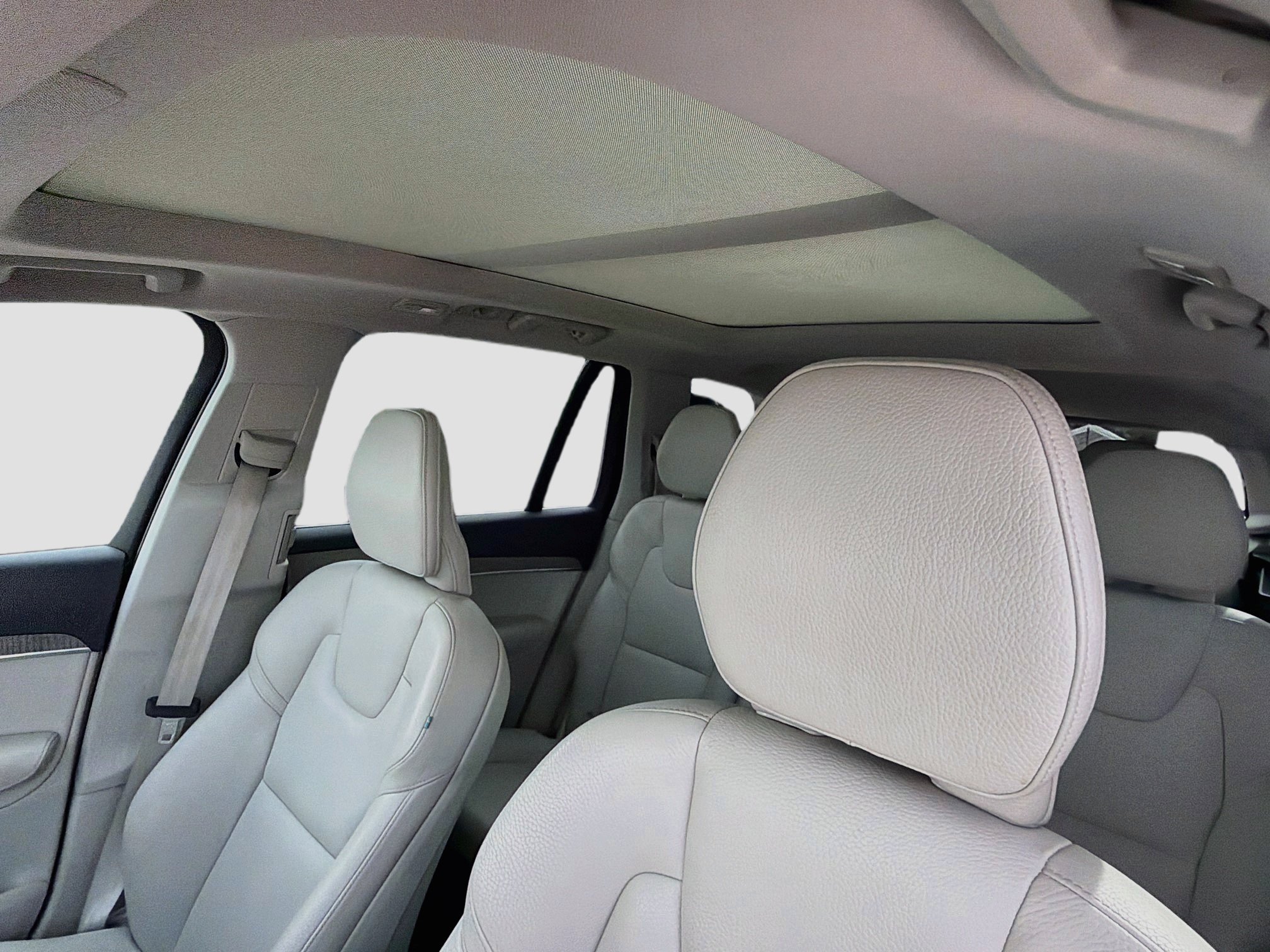 Used 2023 Thunder Gray Metallic Volvo Plus image 28