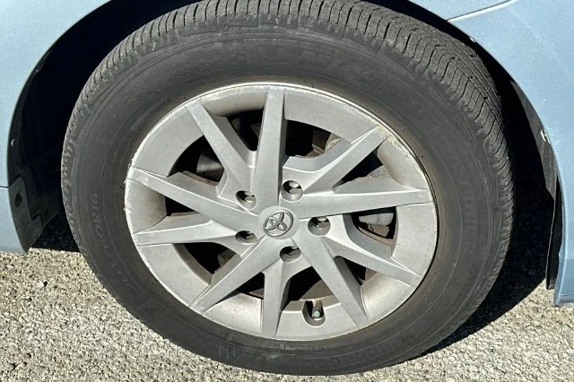 Used 2013 Blue Toyota Three image 4
