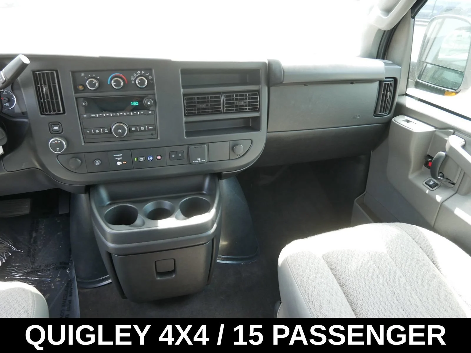 2024 Chevrolet Express Passenger LT - Photo 16