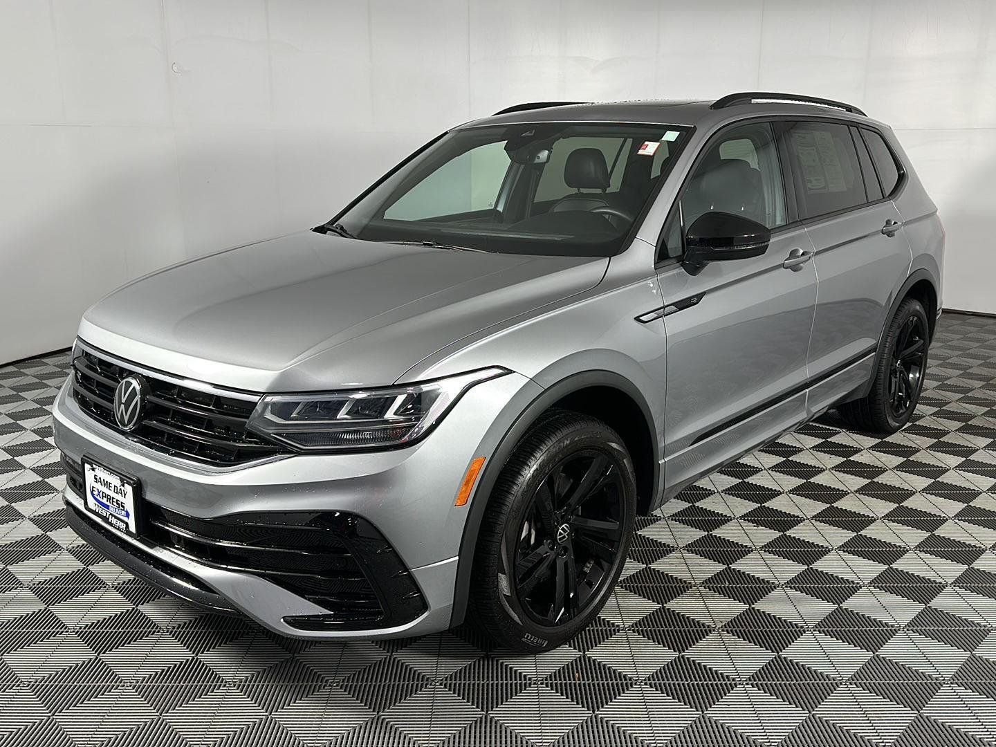 Used 2024 Pyrite Silver Metallic Volkswagen SE R-Line Black image 3