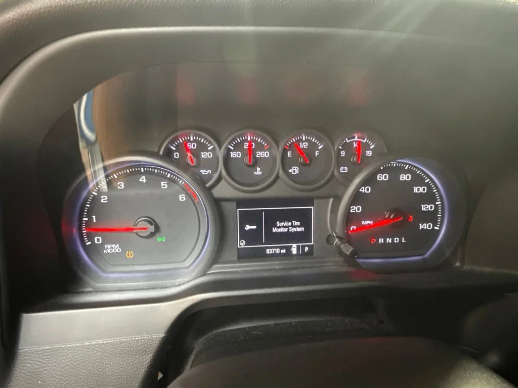 Used 2022 Silver Ice Metallic Chevrolet Custom image 22