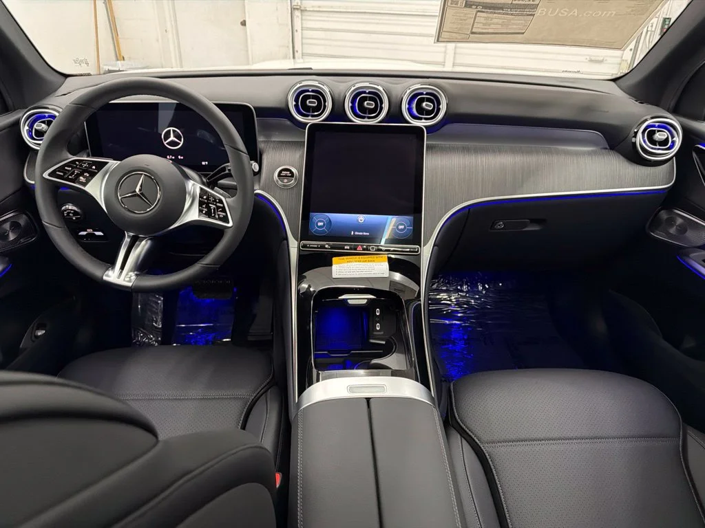 New 2027 White Mercedes-Benz GLC 300 image 23