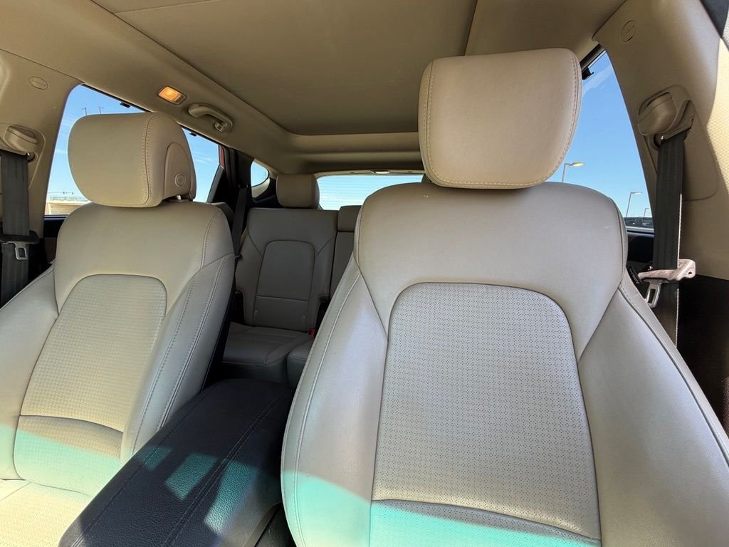Used 2014 Red Hyundai Base image 18