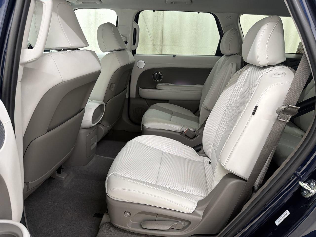New 2027 Pacific Sapphire Pearl Hyundai SEL Premium AWD image 19