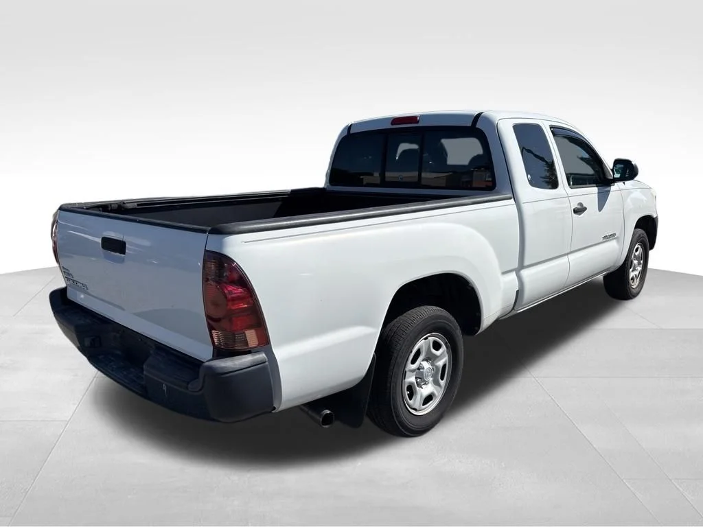 Used 2013 White Toyota Base image 5