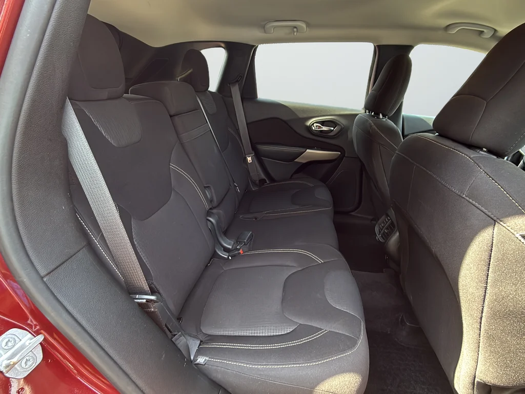 Used 2017 Red Jeep Latitude image 25