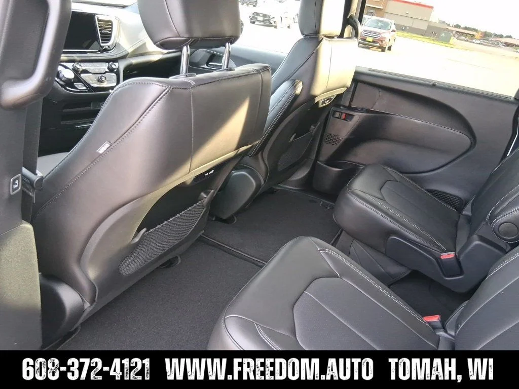 2026 Chrysler Pacifica Select - Photo 18