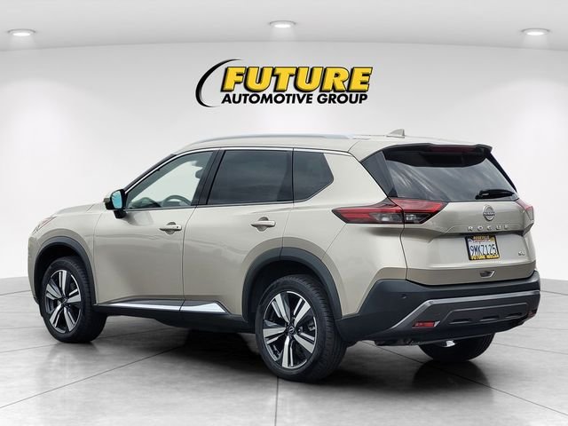 Used 2023 Gold Nissan SL image 7