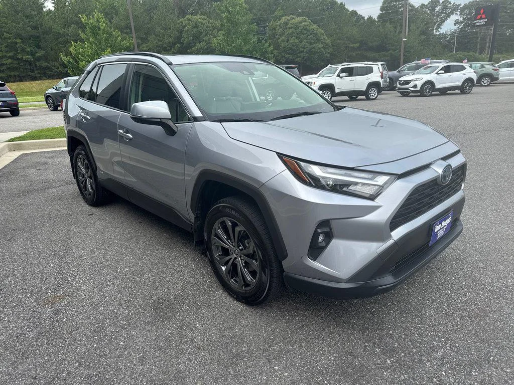 Used 2022 Silver Sky Metallic Toyota Hybrid XLE Premium AWD (Natl) image 3