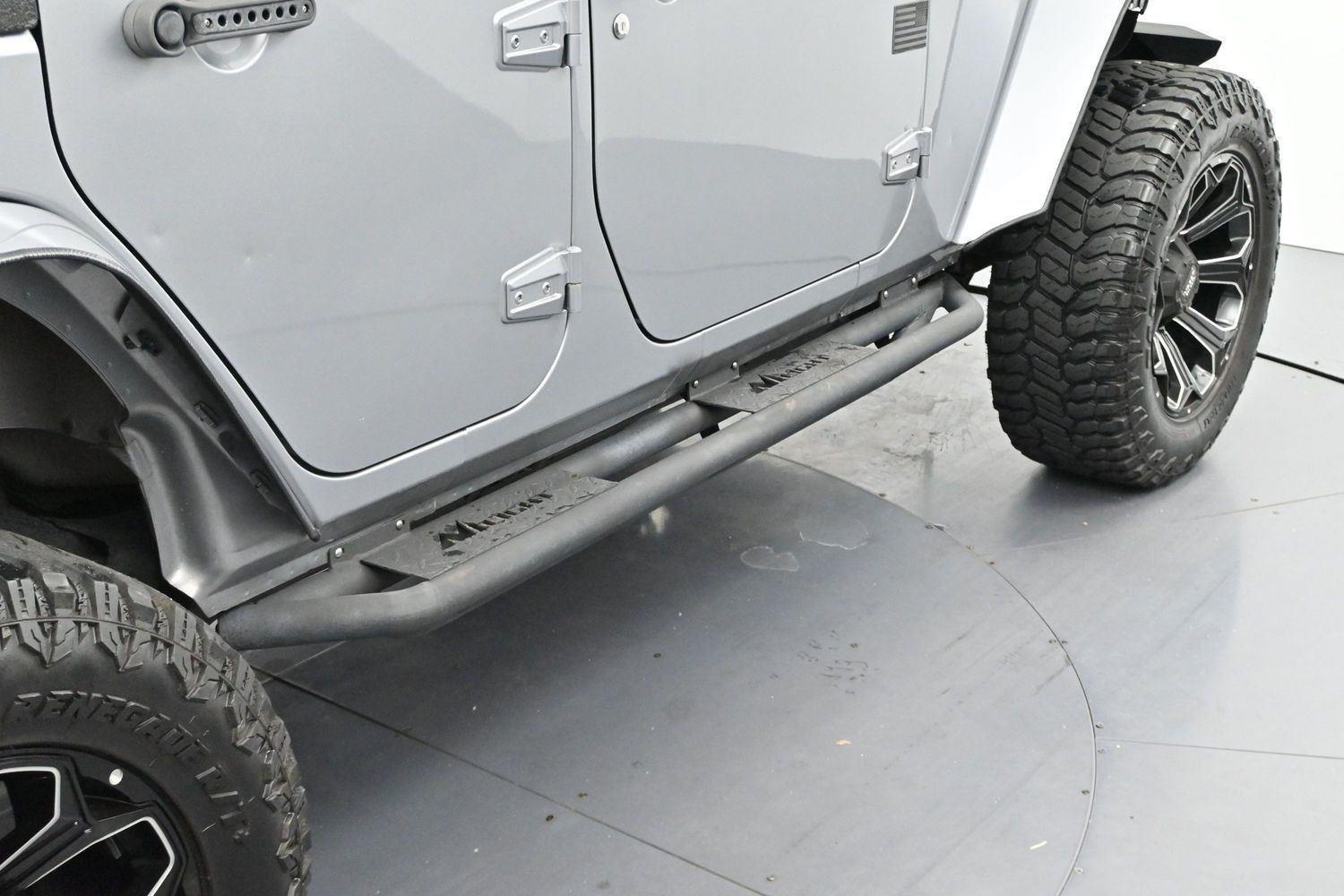 Used 2017 Billet Silver Metallic Clearcoat Jeep Smoky Mountain image 9