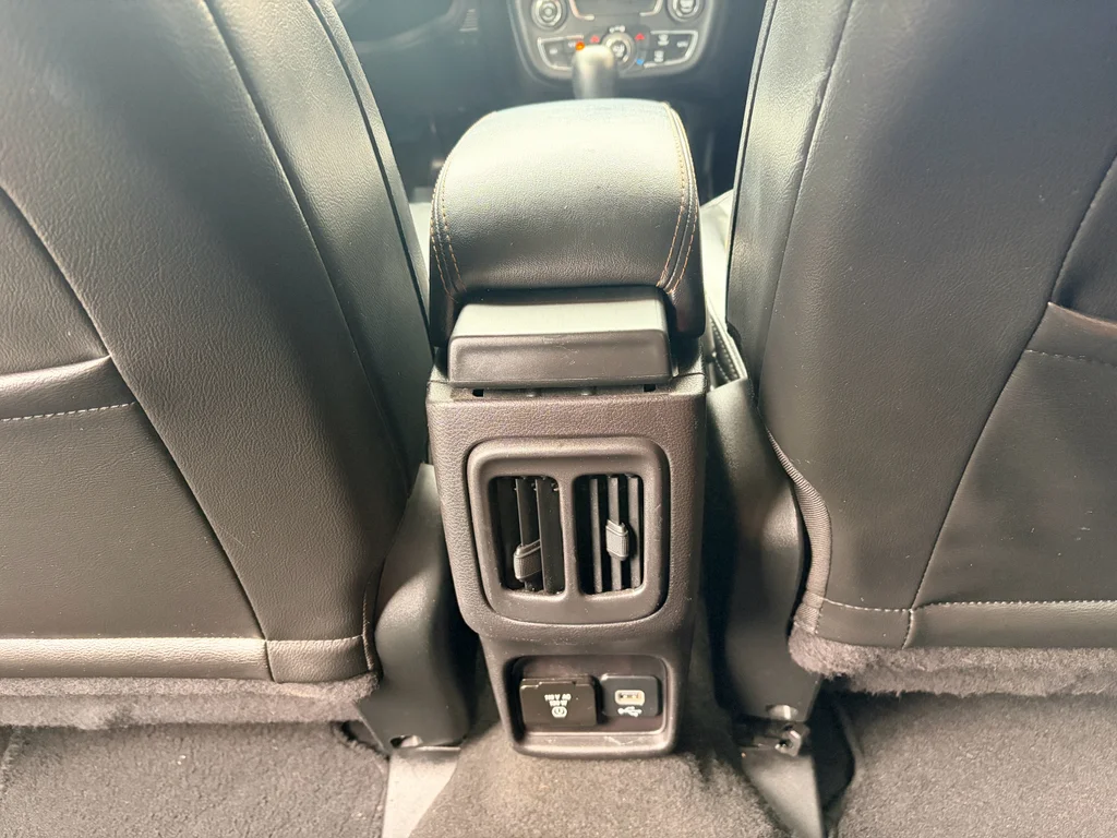 Used 2020 Olive Green Pearlcoat Jeep Limited image 26