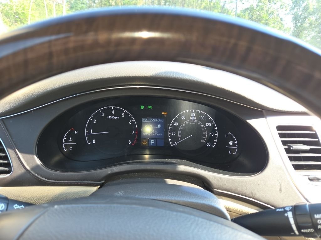 Used 2011 Blue Hyundai 4.6 image 9