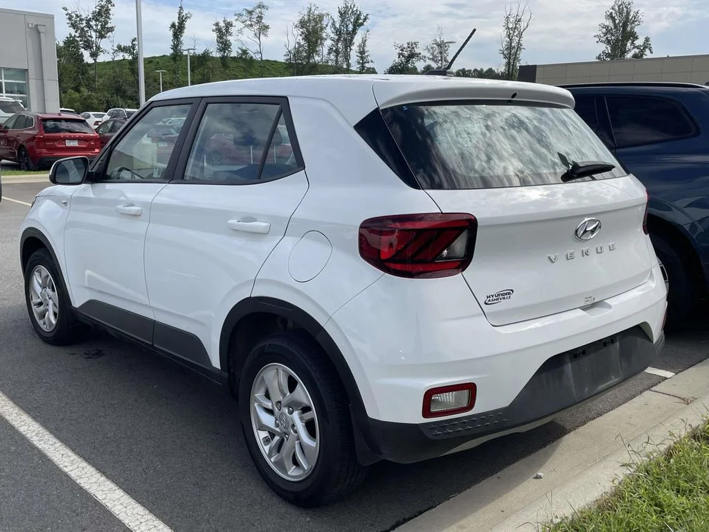Used 2025 Lunar White Hyundai SE image 3