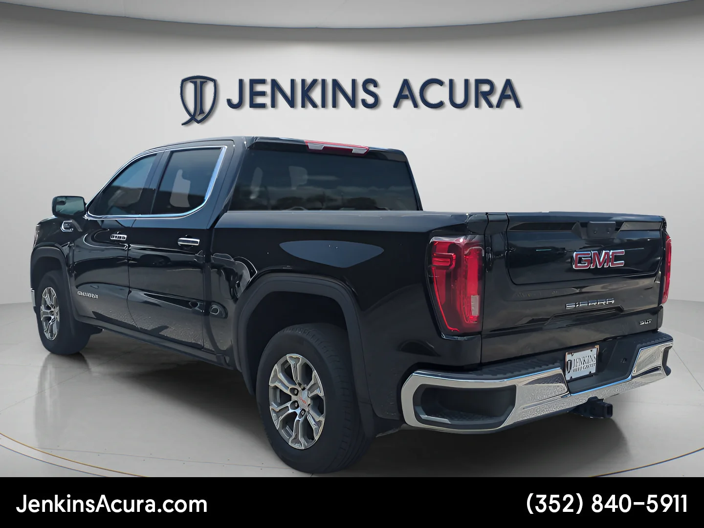 Used 2025 Onyx Black GMC SLT image 5