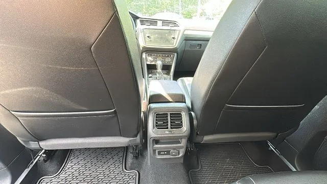 Used 2018 Gray Volkswagen 2.0T SE image 27