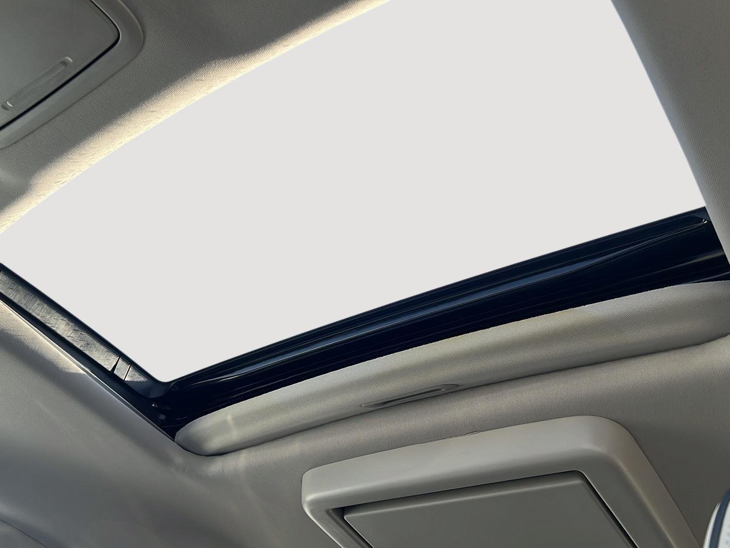 New 2026 Solar Silver Metallic Honda Touring image 14