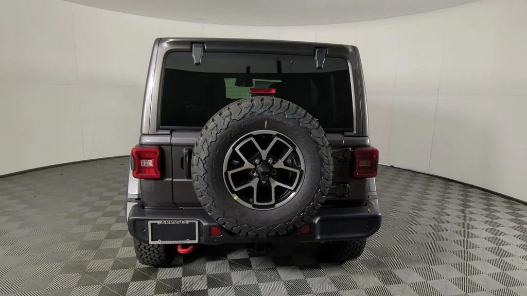 New 2026 Granite Crystal Metallic Clear-Coat Exterior Paint Jeep Rubicon image 6