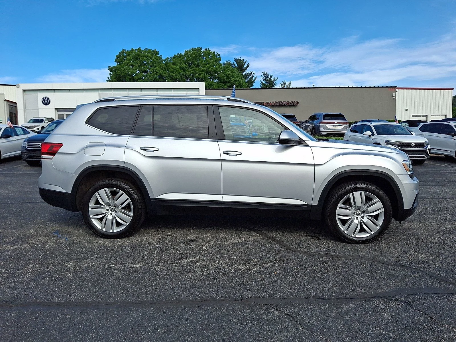 Used 2019 Reflex Silver Metallic   8E8e Volkswagen 3.6L V6 SE w/Technology image 8