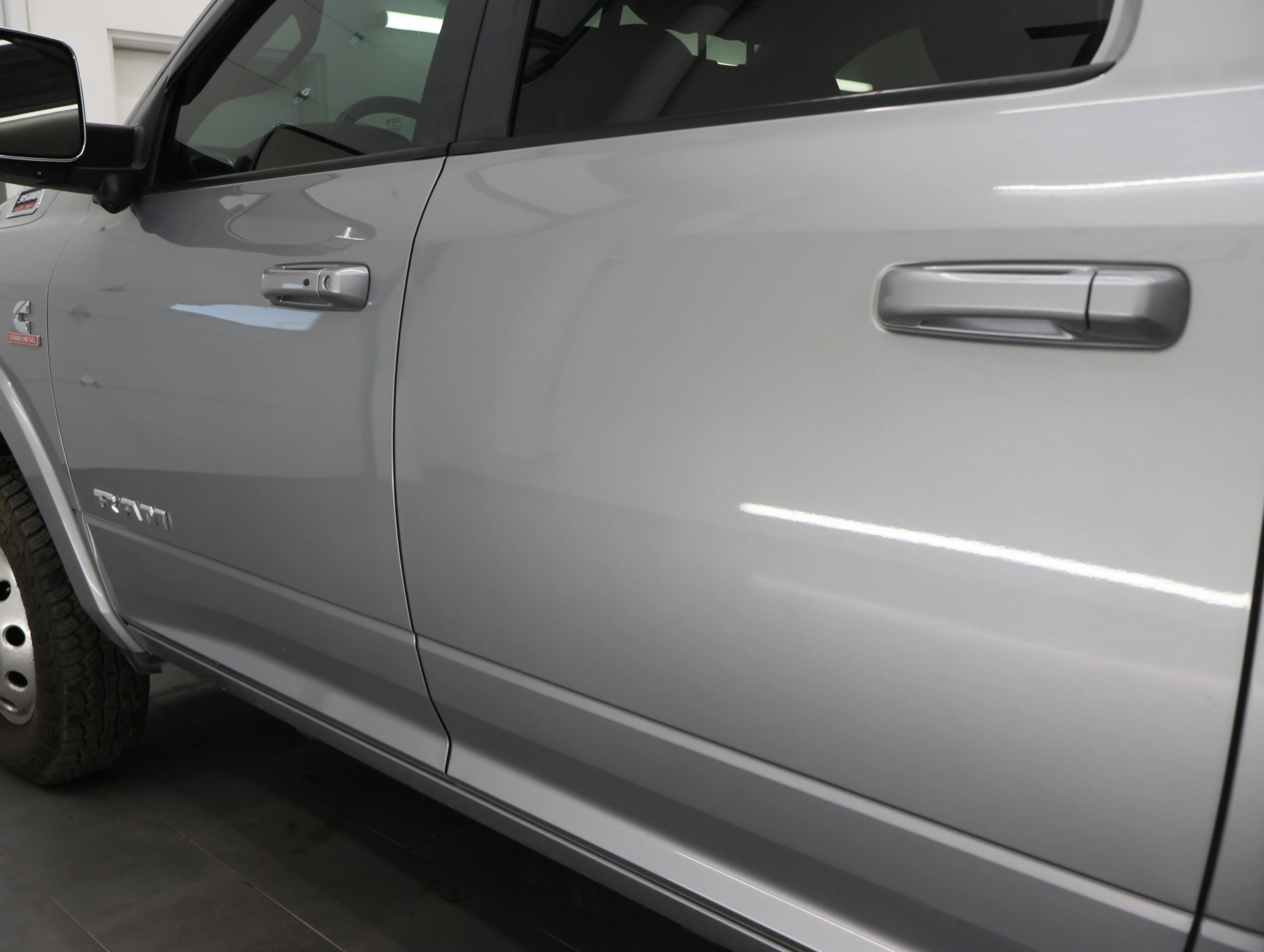 Used 2020 Billet Silver Metallic Clearcoat Ram Laramie image 38