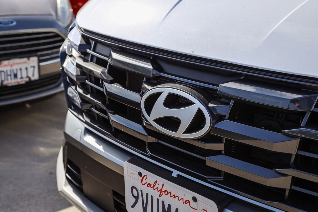 Used 2025 White Hyundai SEL image 5