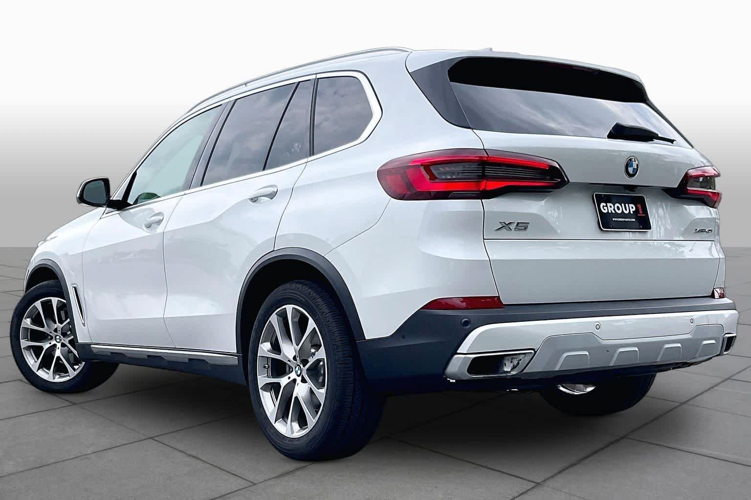 Used 2022 Mineral White Metallic BMW xDrive40i image 11
