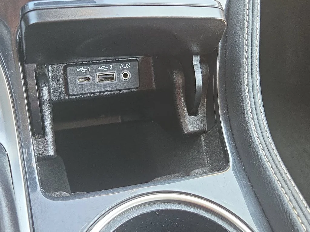 Used 2020 White Nissan 3.5 SL image 46