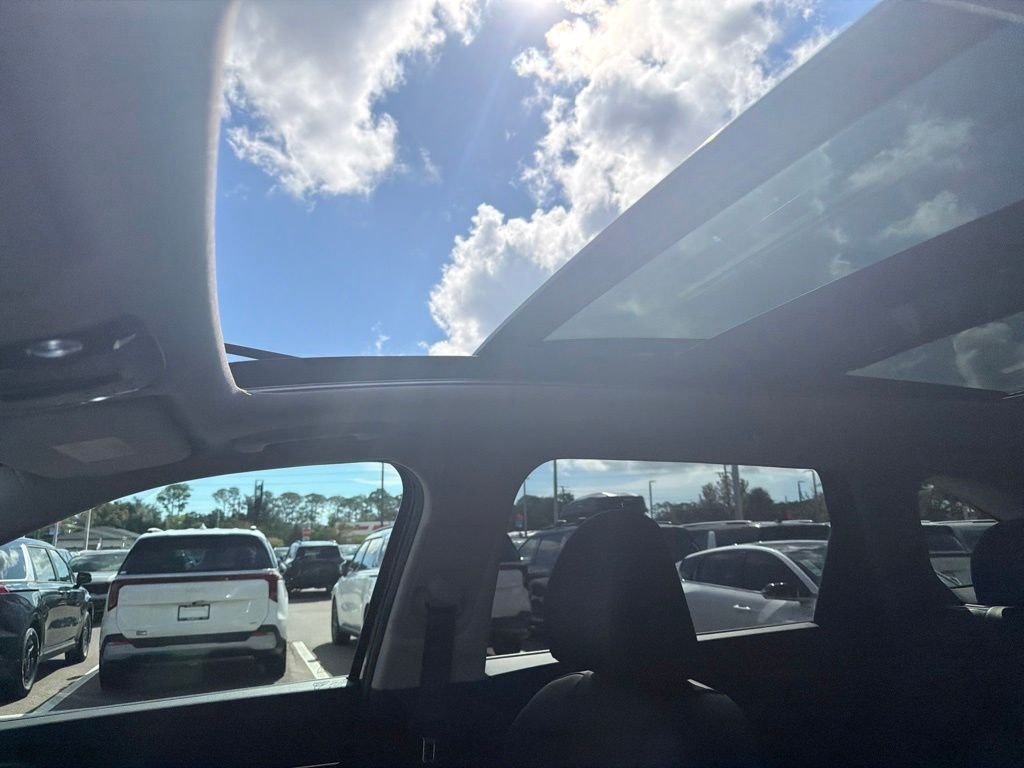 Certified Used 2025 Gravity Grey Kia SX image 20