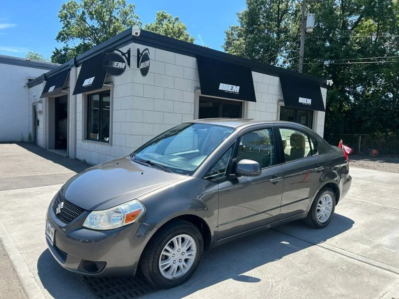 Used 2012 Gray Suzuki LE Sedan 4D image 2