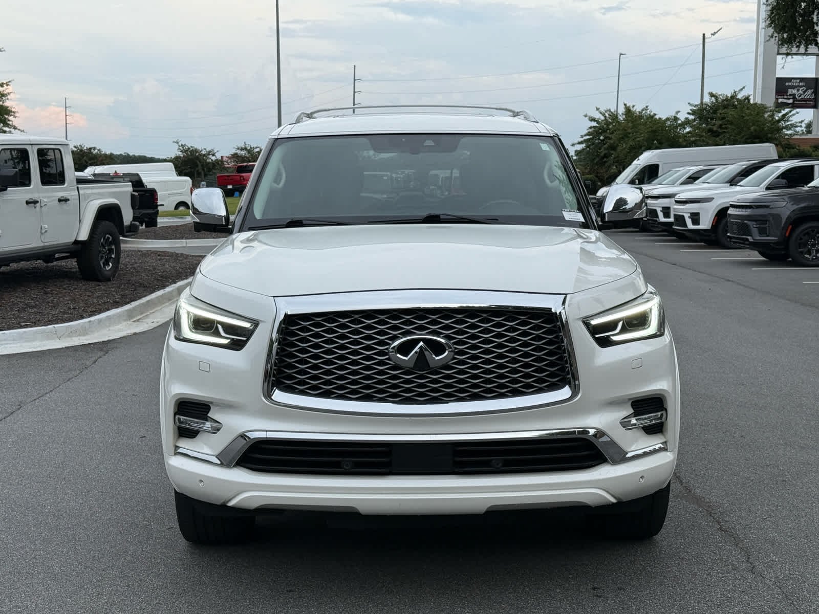 Used 2019 Moonstone White INFINITI LUXE image 8