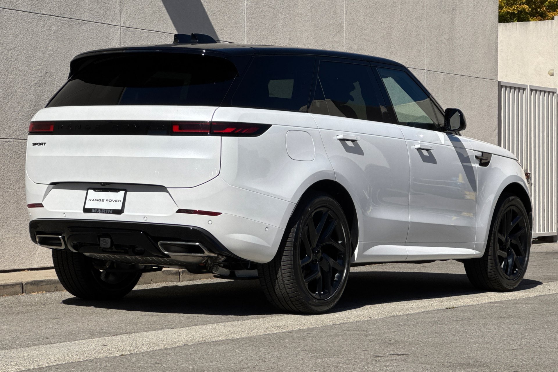 New 2026 Ostuni Pearl White Land Rover Dynamic SE image 2
